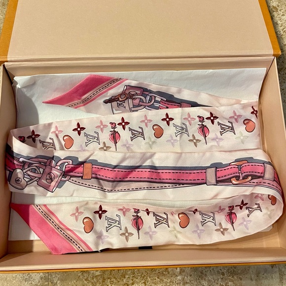 Louis Vuitton Silk Monogram Bandeau - Picture 4 of 4